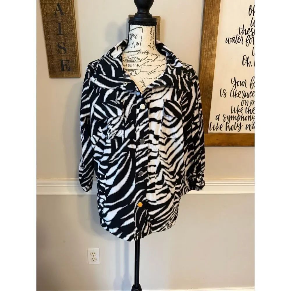 Zenergy by Chico's Women's Zebra Snap Button Jacket Black White Size 1 Small